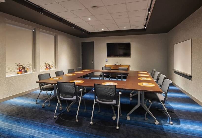 فندق Aloft Cleveland Airport