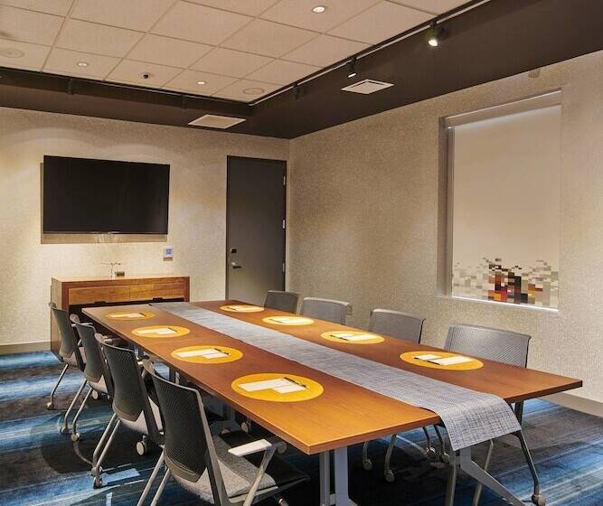 فندق Aloft Cleveland Airport