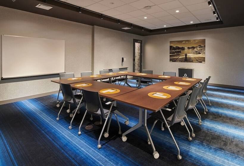 فندق Aloft Cleveland Airport