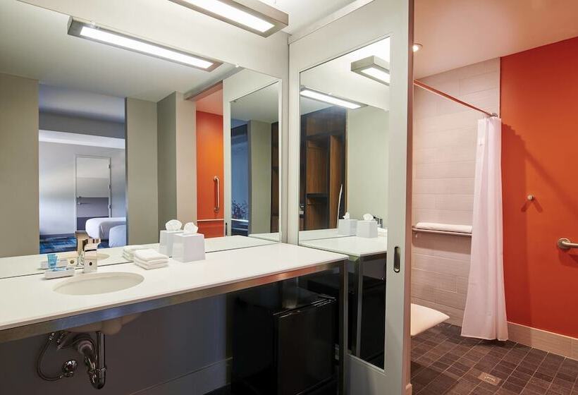 فندق Aloft Cleveland Airport