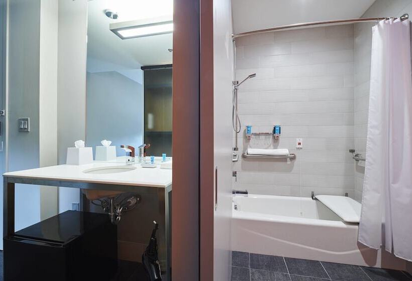 فندق Aloft Cleveland Airport