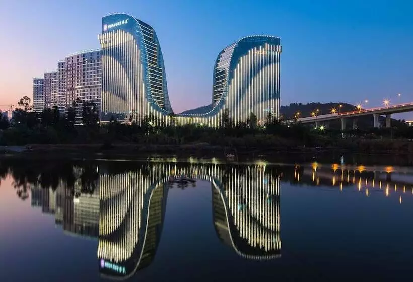 Hotelli Hualuxe Xiamen Haicang Habour View   An Ihg