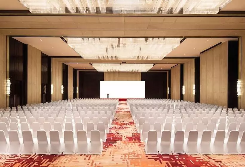 Hotelli Hualuxe Xiamen Haicang Habour View   An Ihg