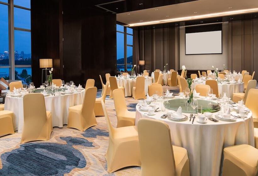 فندق Hualuxe Xiamen Haicang Habour View An Ihg