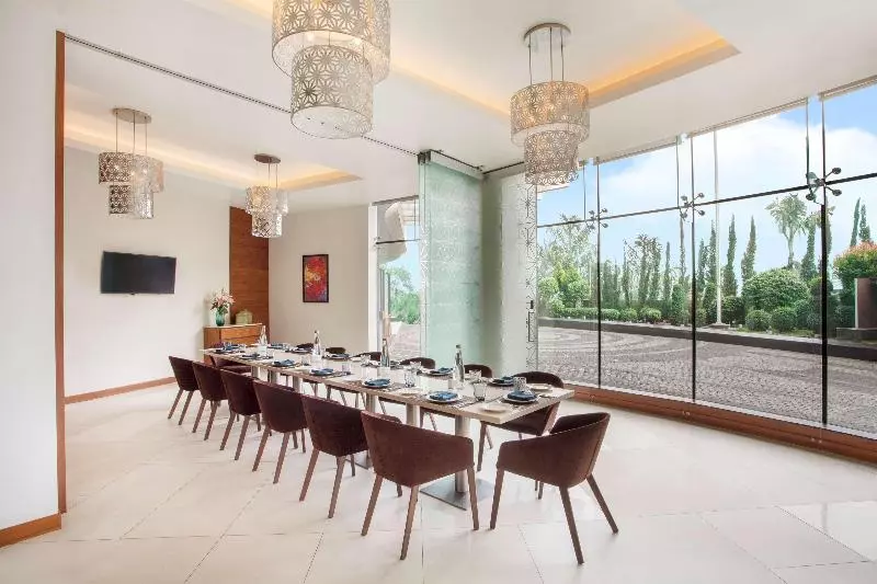 ホテル Hyatt Place Hyderabad Banjara Hills