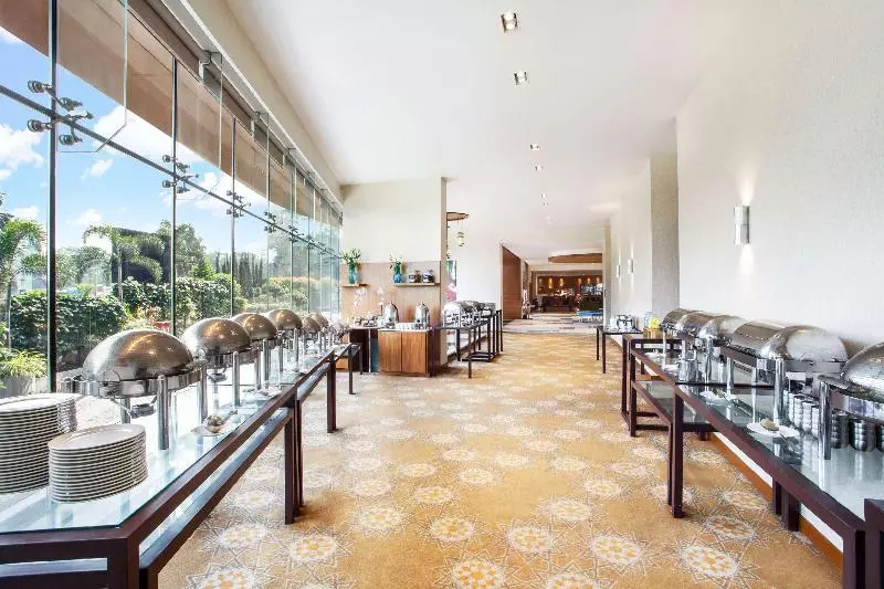 ホテル Hyatt Place Hyderabad Banjara Hills