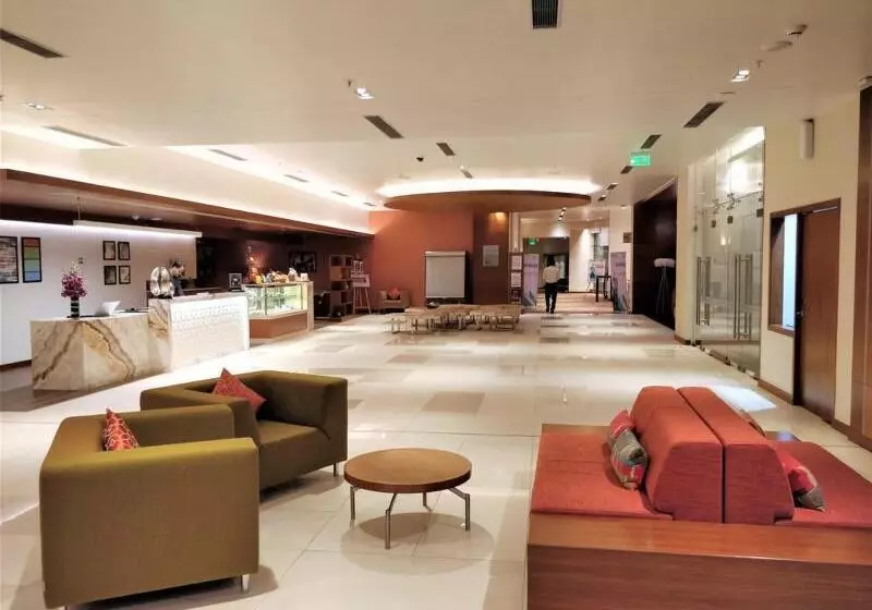 ホテル Hyatt Place Hyderabad Banjara Hills