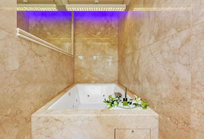 Hotelli Porto Marine