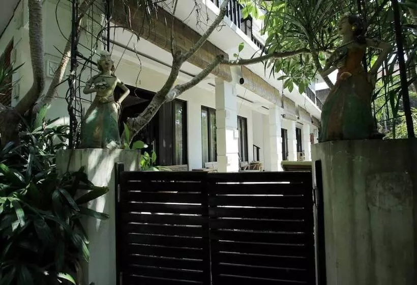 ホテル Reddoorz @ Kerobokan Canggu 2