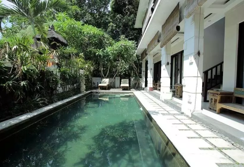 ホテル Reddoorz @ Kerobokan Canggu 2