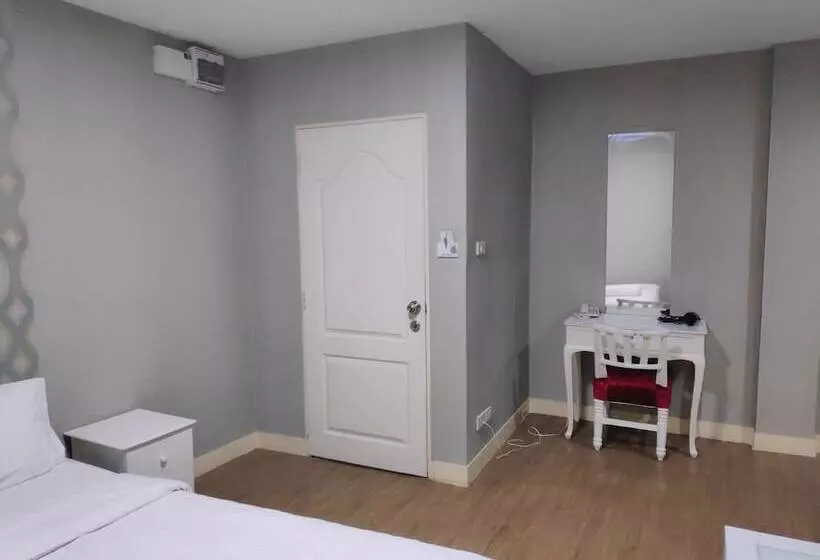 هتل Tim Place   Bts Phra Khanong