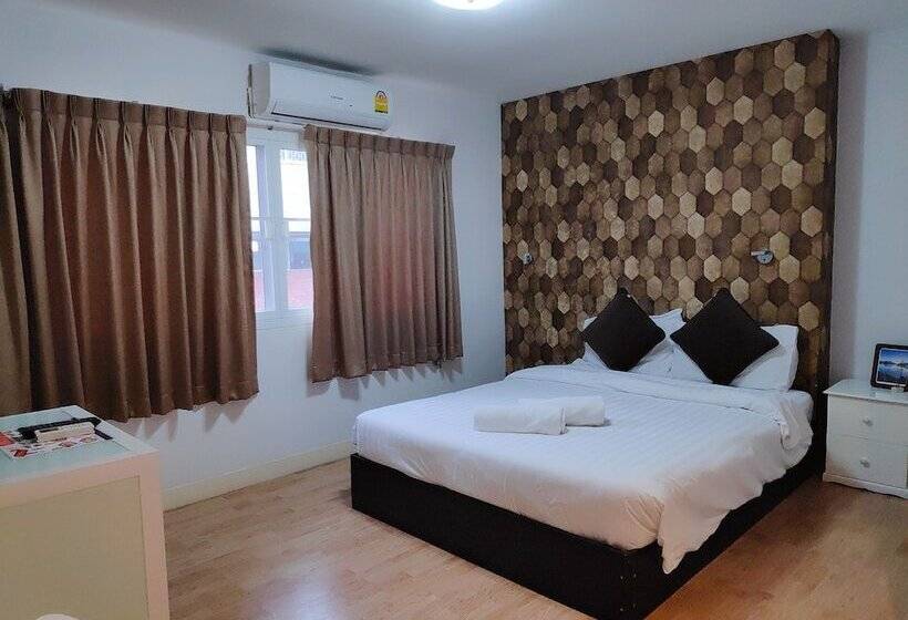 هتل Tim Place   Bts Phra Khanong