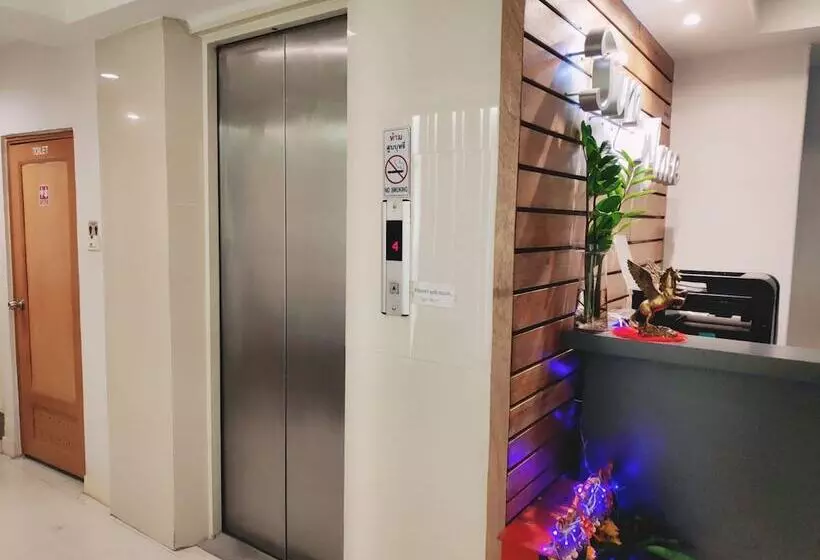 هتل Tim Place   Bts Phra Khanong