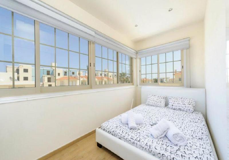 فندق Protaras Villa Theodora 16