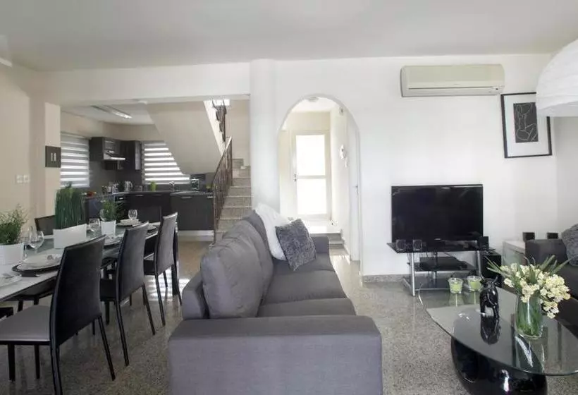 ホテル Protaras Villa Theodora 16