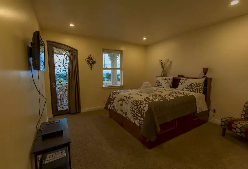 Majatalo Oceanfront Legacy