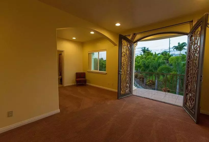 Majatalo Oceanfront Legacy