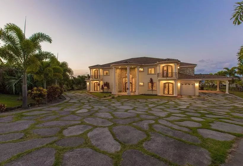 Majatalo Oceanfront Legacy