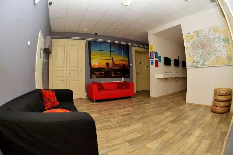 Retkeilymaja Onefam Home