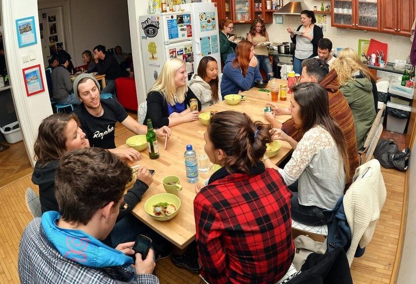 هاستل Onefam Home