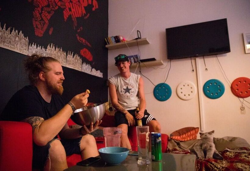 هاستل Onefam Home