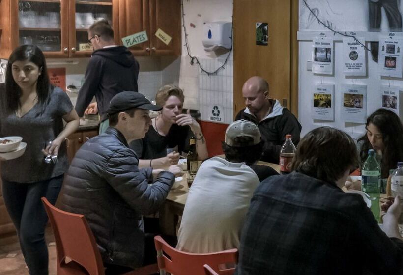 هاستل Onefam Home