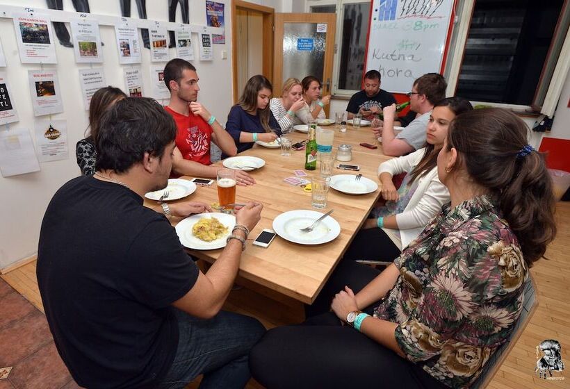 هاستل Onefam Home