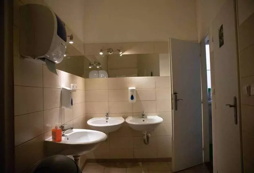 Retkeilymaja Onefam Home