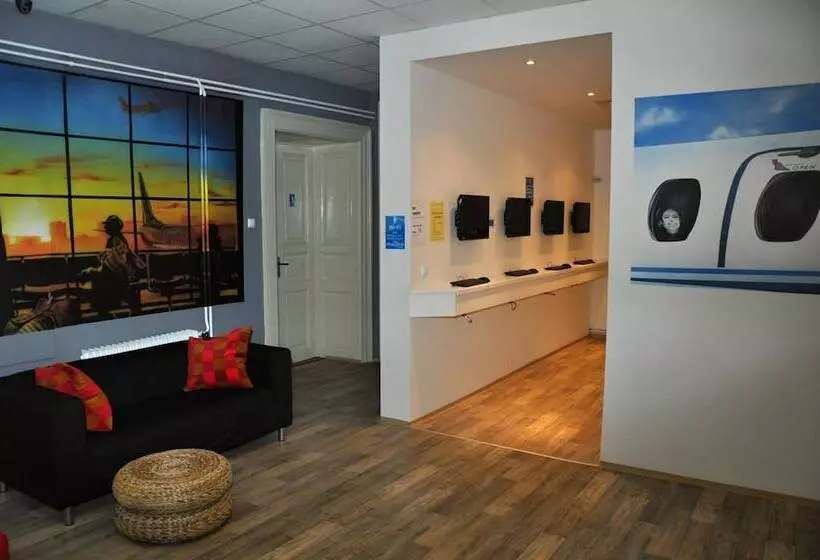 Retkeilymaja Onefam Home