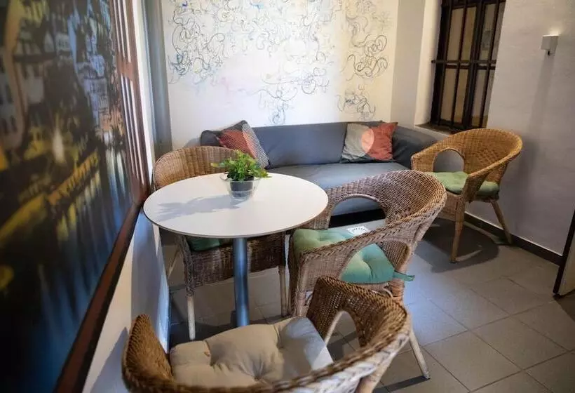 Retkeilymaja Onefam Home