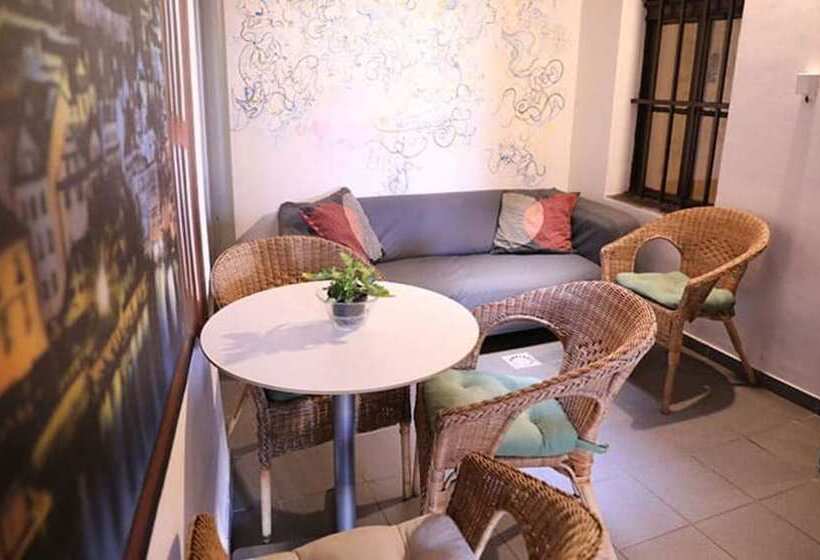 هاستل Onefam Home