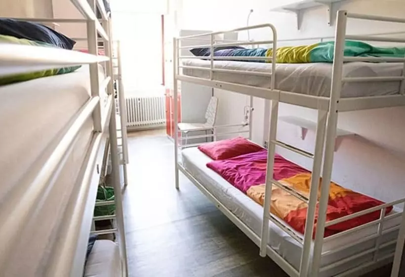 Retkeilymaja Onefam Home