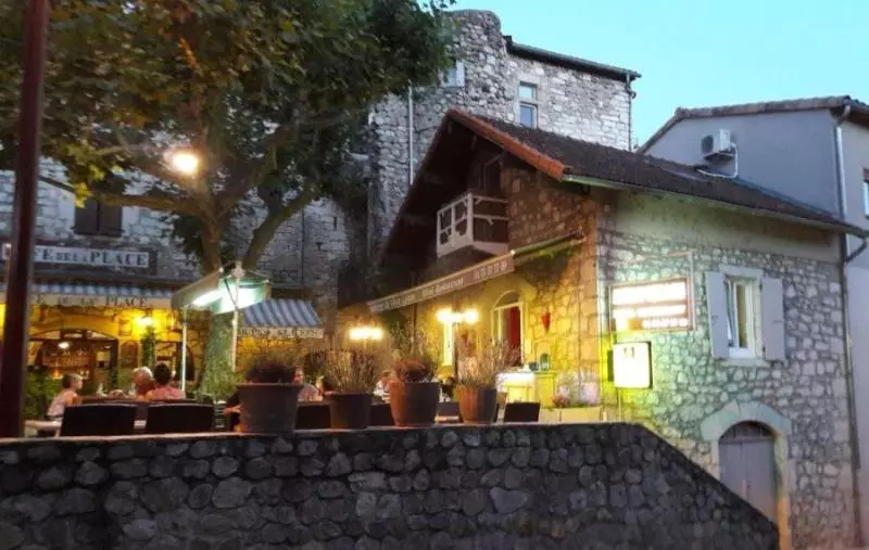 Auberge Du Vieux Lanas Logis Hotel Restaurant