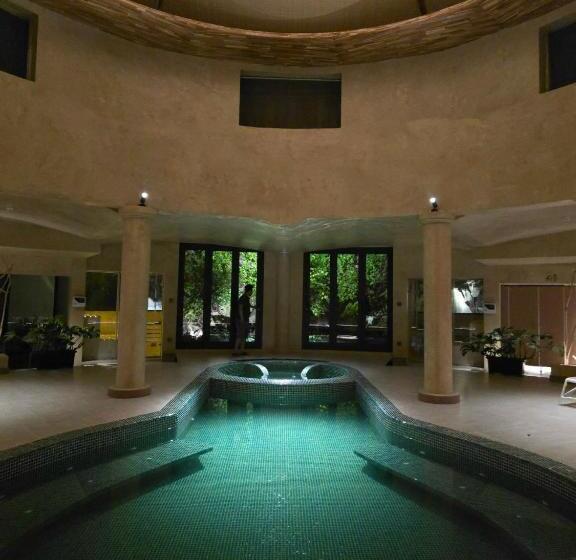 استراحتگاه The May Legend Catba