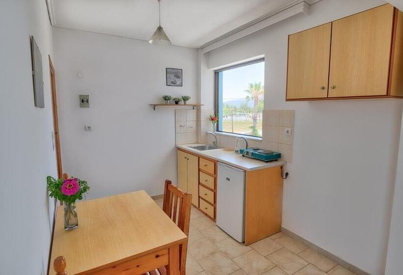 Отель Anthia Apartments