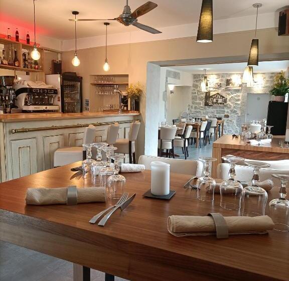 Auberge Du Vieux Lanas Logis Hotel Restaurant