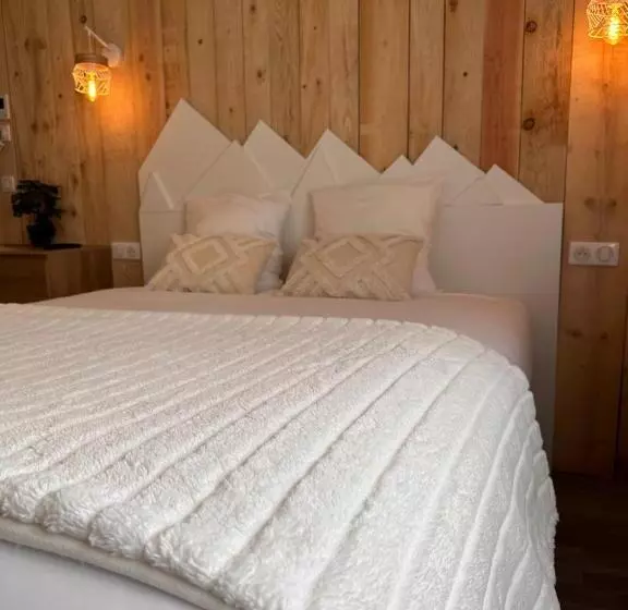 Auberge Du Vieux Lanas Logis Hotel Restaurant