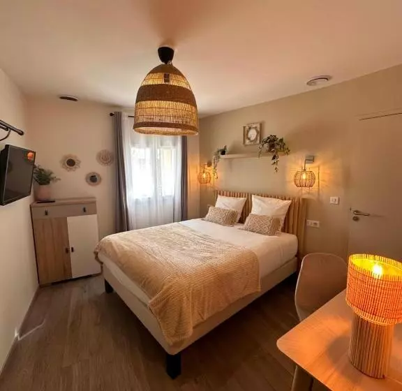 Auberge Du Vieux Lanas Logis Hotel Restaurant