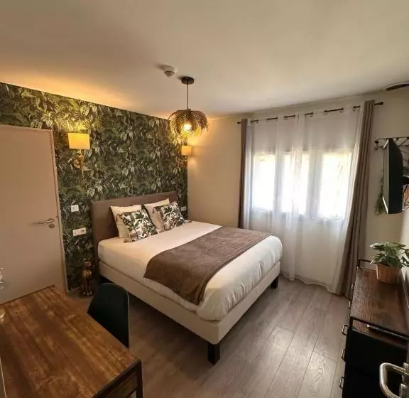 Auberge Du Vieux Lanas Logis Hotel Restaurant