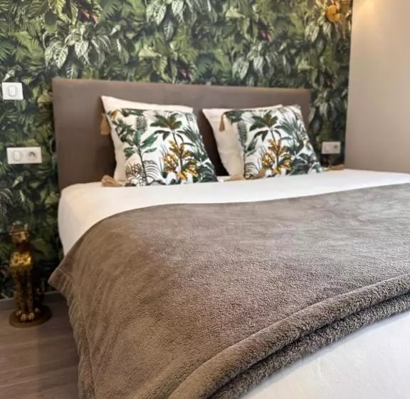 Auberge Du Vieux Lanas Logis Hotel Restaurant