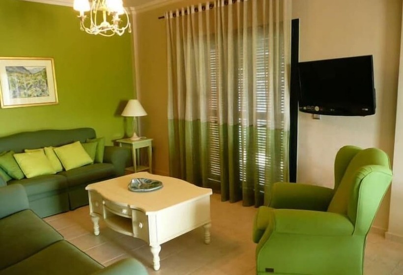 בית מלון כפרי Avra Private Suites