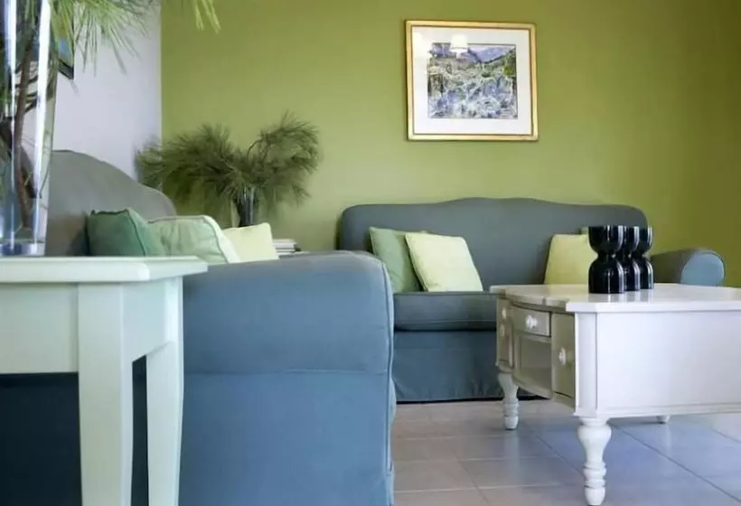 Hotelli Avra Private Suites
