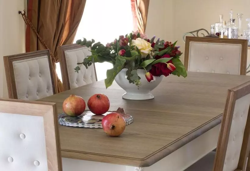 Hotelli Avra Private Suites