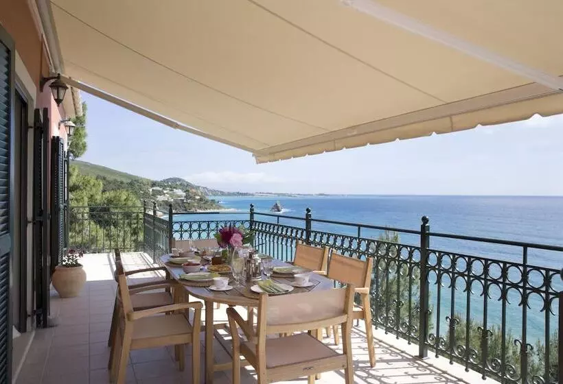 Hotelli Avra Private Suites