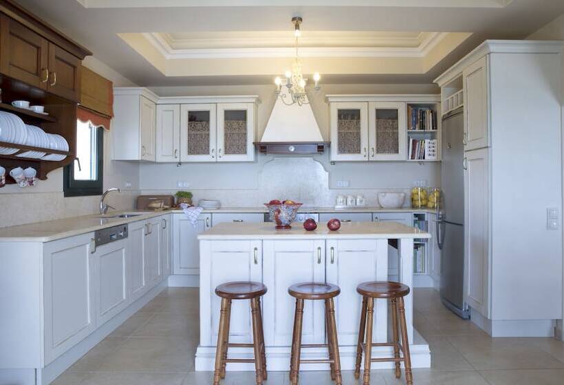 בית מלון כפרי Avra Private Suites