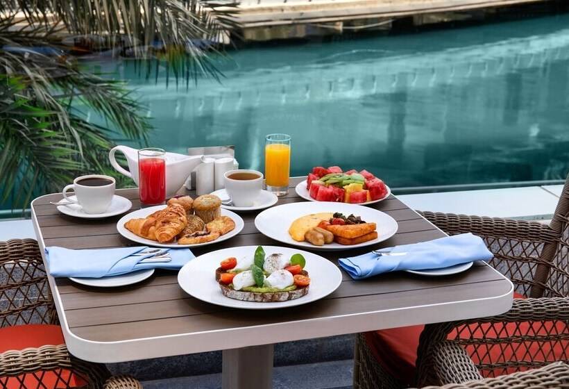 Отель Crowne Plaza Dubai Marina, An Ihg