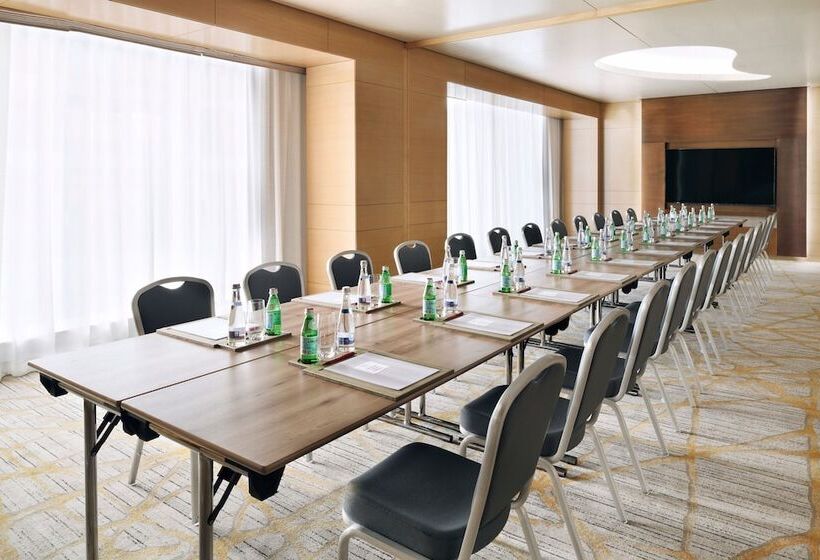 Отель Crowne Plaza Dubai Marina, An Ihg