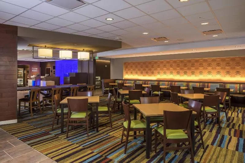 Hotelli Fairfield Inn & Suites By Marriott Pittsburgh North/mccandless Crossing