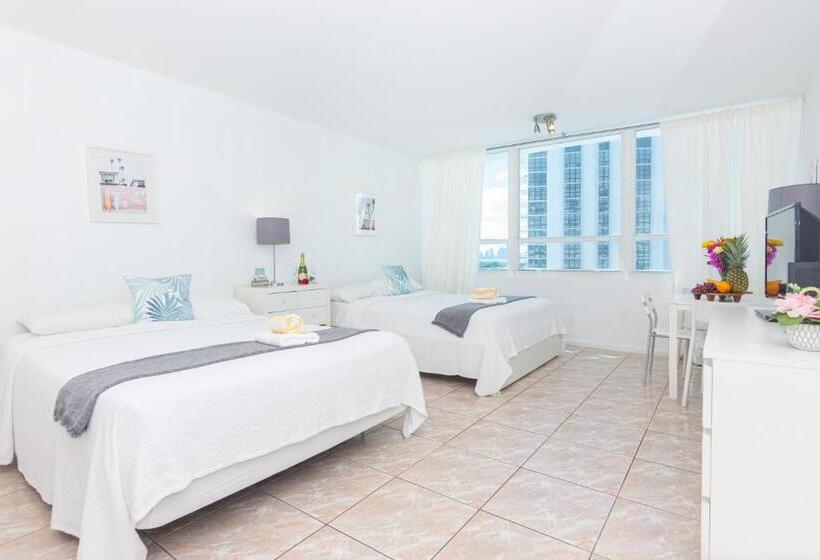 בית מלון כפרי Girasole Rentals Suites