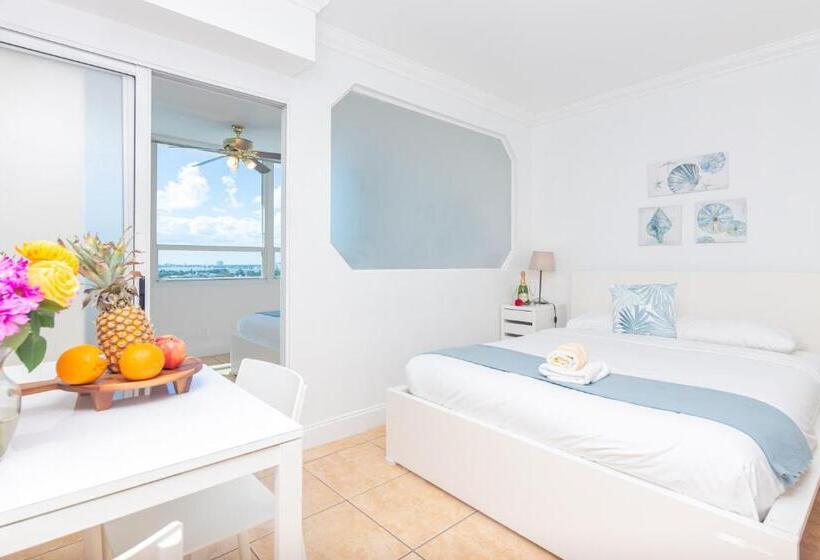 בית מלון כפרי Girasole Rentals Suites